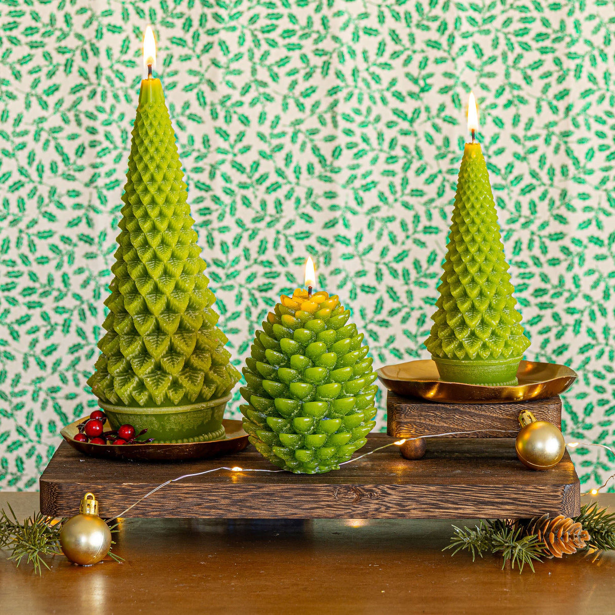 Signature Sculpted Pinecone Candle - Winterberry Frost