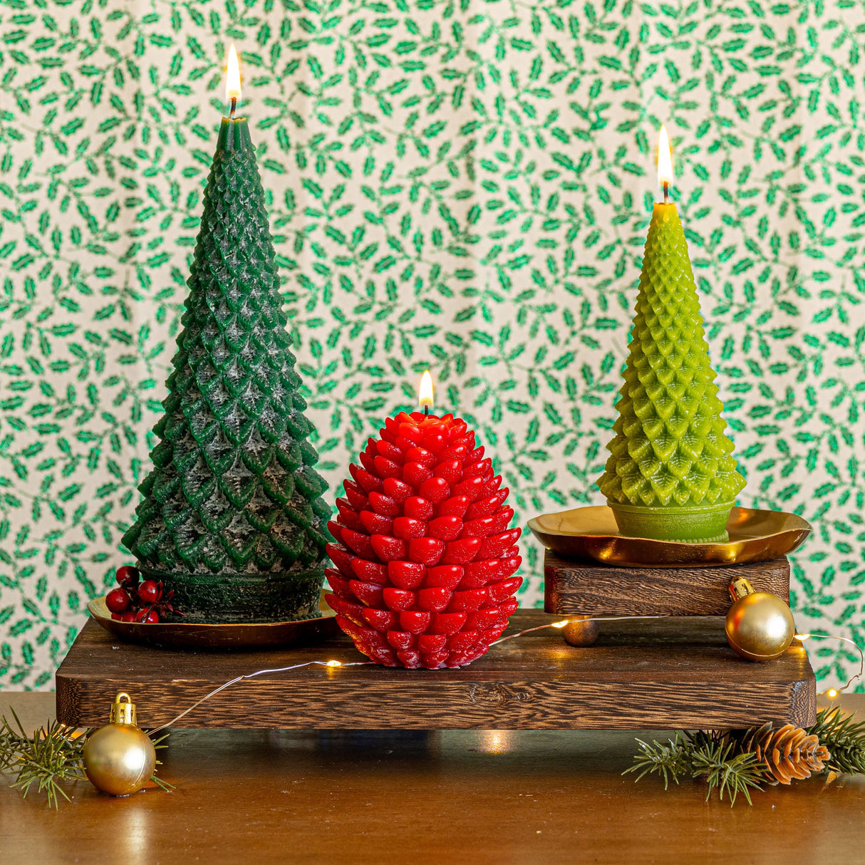 Signature Sculpted Pinecone Candle - Spicy Apple