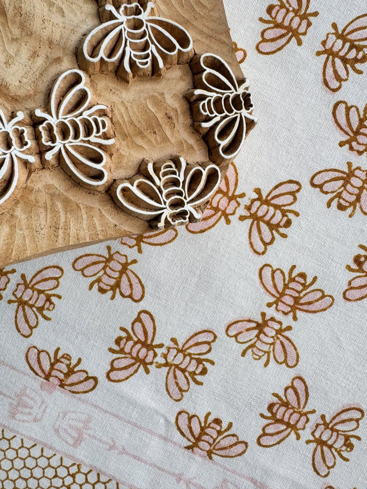 Honeybee Table Throw