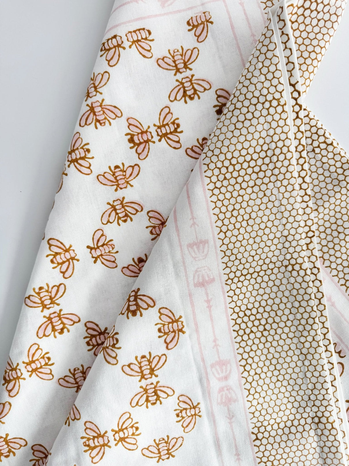 Honeybee Table Throw