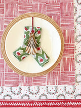 Table Throw - Wreath, Evergreen & Red