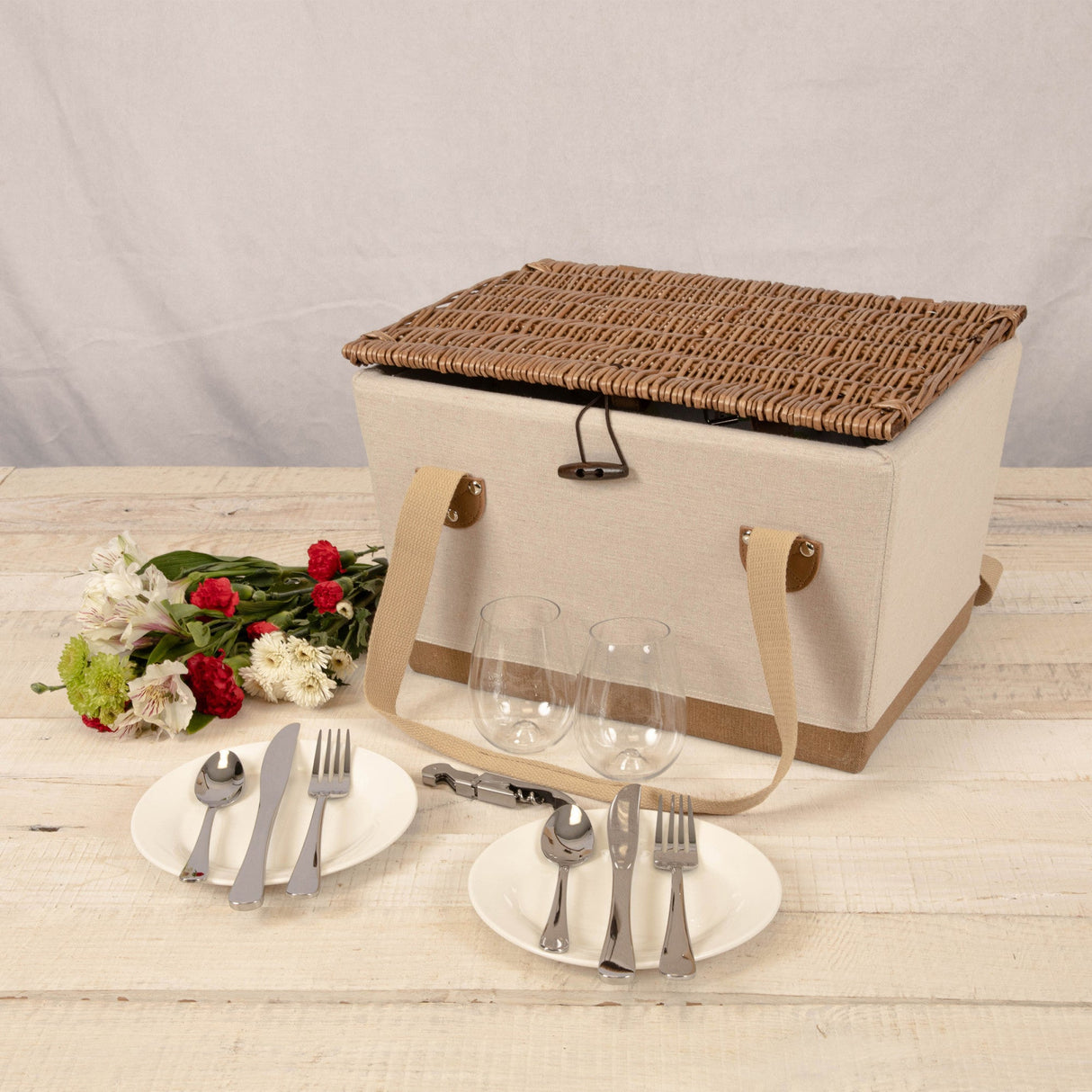 Lemongrove Picnic Basket for 2 - Bees & Lemons