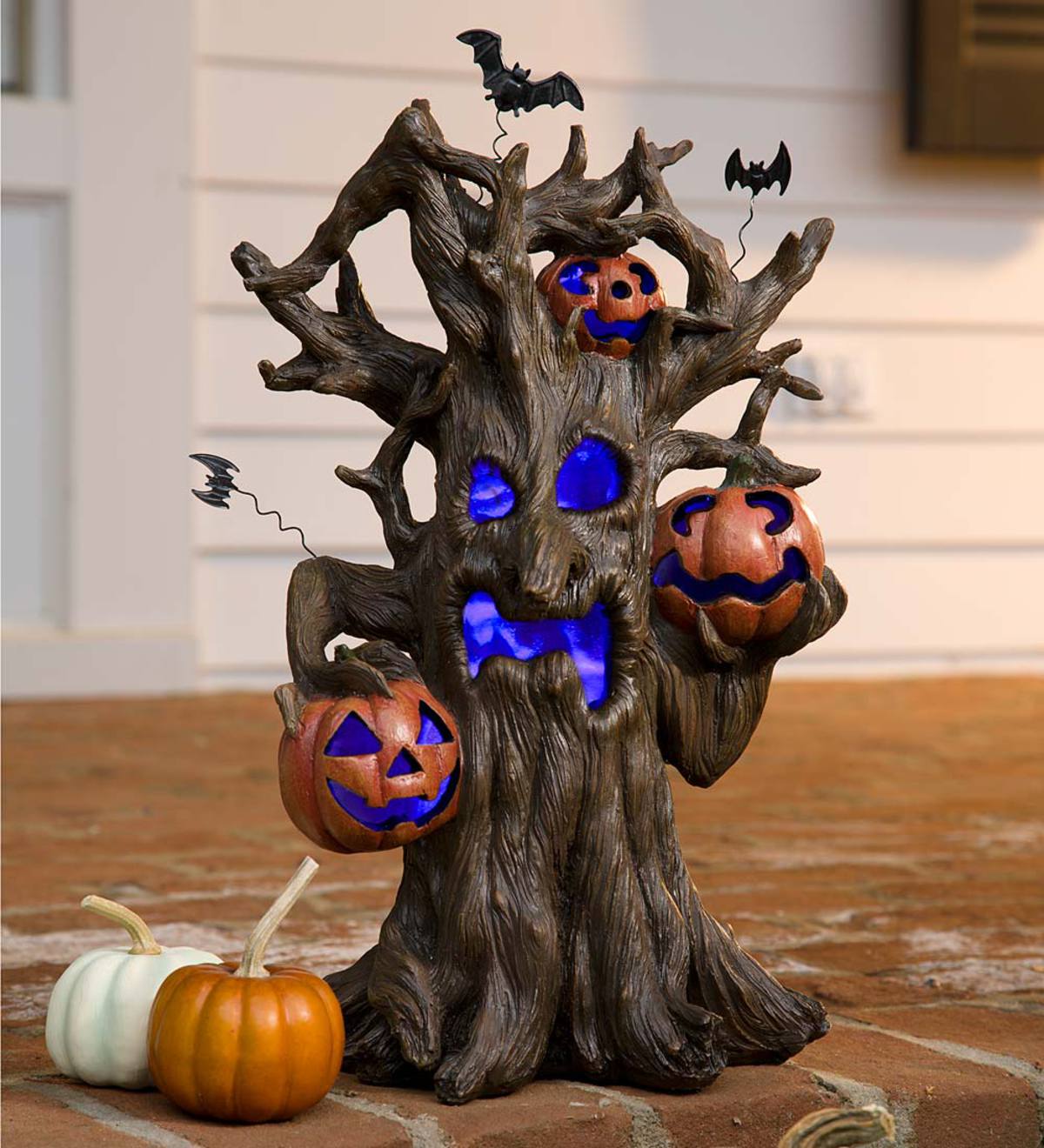 Spooktacular Haunted Tree Decoration Ideas for Your Halloween Celebration