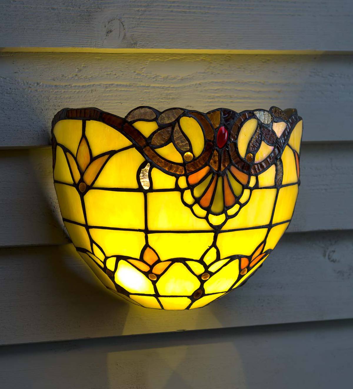 Scalloped Edge Stained Glass Sconce