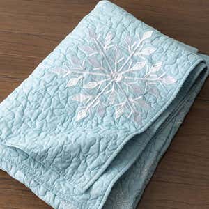 Full/Queen Falling Snowflakes Cotton Quilt Set