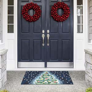 Indoor/Outdoor Hand-Hooked Christmas Tree Accent Rug