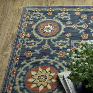 Indoor/Outdoor Clover Hill Border Polypropylene Rug