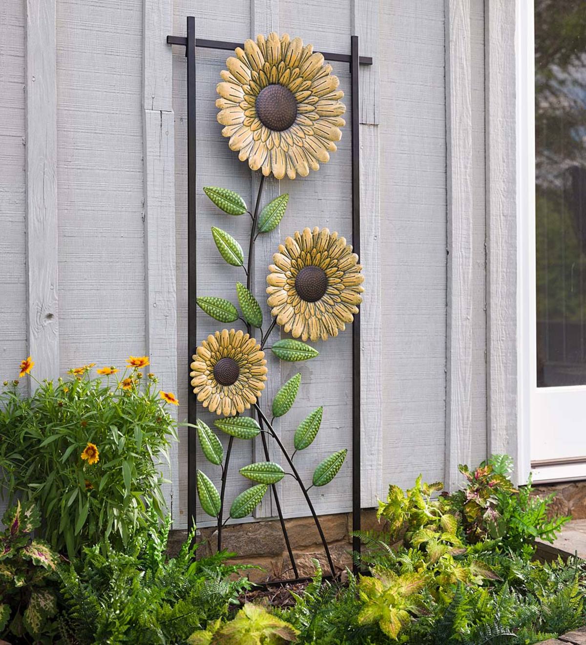 Stunning Large Outdoor Sunflower Decor Ideas to Brighten Your Space