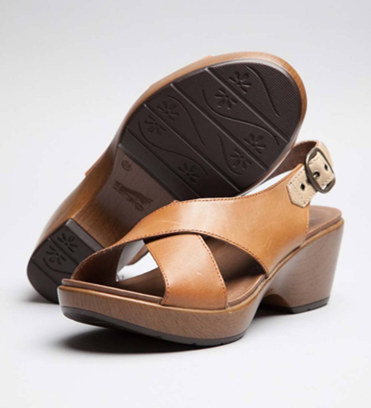 Dansko sandals size on sale 39