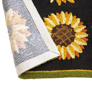 Indoor/Outdoor Sunflower Hooked Polypropylene Accent Rug