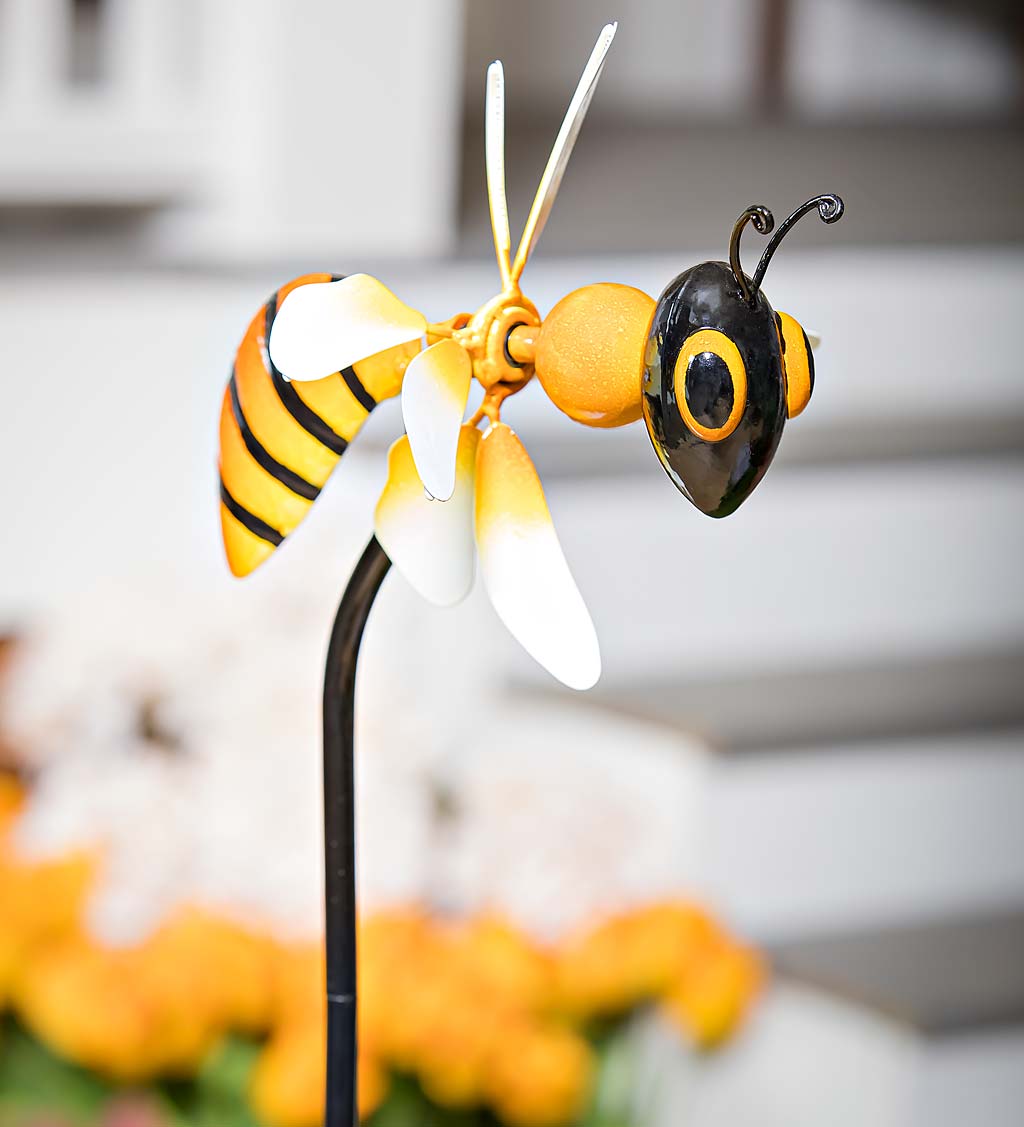 Honey Bee Wreath, Bumble Bee Gifts, Honey Bee Decor, Honey Bee Gifts, Front Door Decor, Metal Yard Art, Bumble Bee Ornament